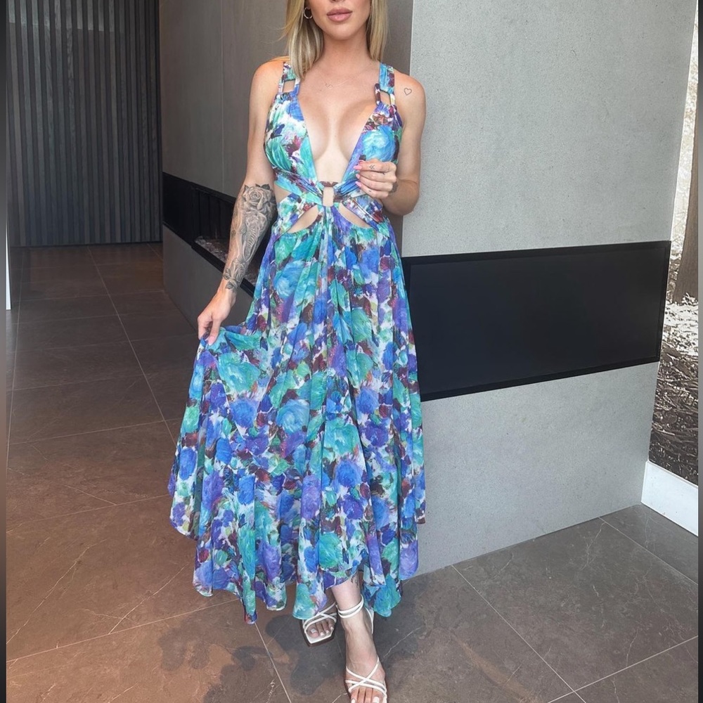 The most gorgeous flowy lightweight dress. Worn twice. Perfect condition